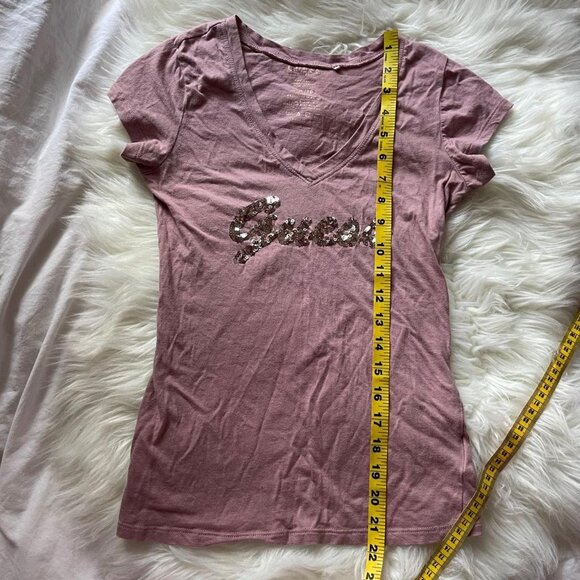 💕BUNDLE WITH SOMETHING ELSE FOR A BIGGER DISCOUNT💕Guess Sequin Spell-Out Tee - Picture 7 of 7